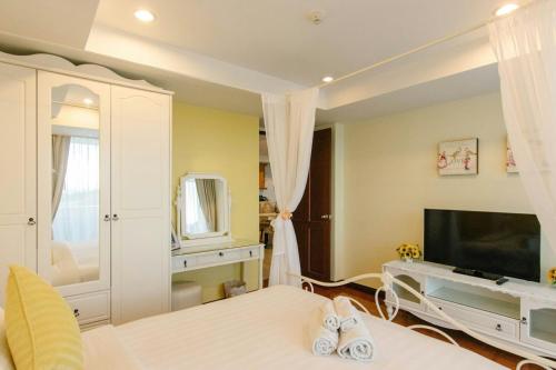 TV a/nebo společenská místnost v ubytování SeaRidge Hua Hin Resort & Poolvilla