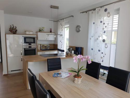 a kitchen and dining room with a wooden table with chairs at Kapitänshaus in Ueckeritz