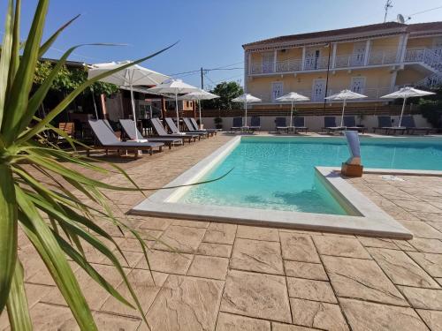 The swimming pool at or close to The Mathraki Studios