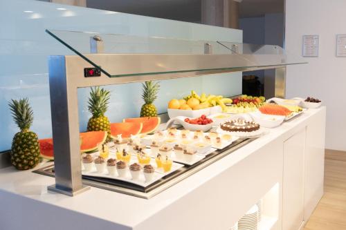 Makanan di atau berdekatan hotel