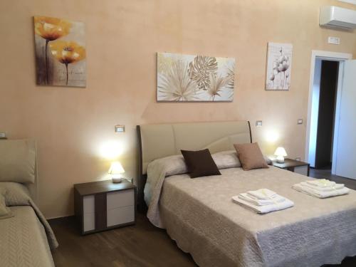 a bedroom with a bed and two tables with lamps at La terrazza sul Duomo B&B in Salerno