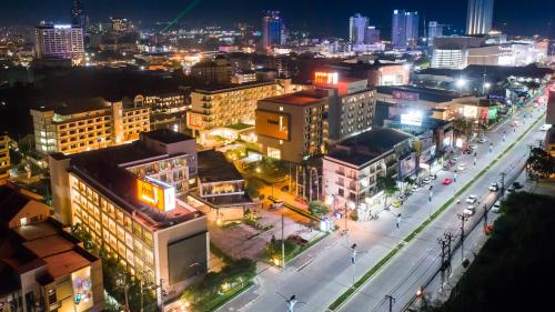 Nespecifikovaný výhled na destinaci Pattaya Central nebo výhled na město při pohledu z hotelu