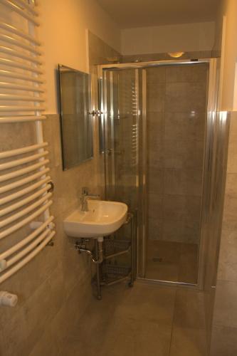 a bathroom with a sink and a shower at Dom przy plaży in Dźwirzyno