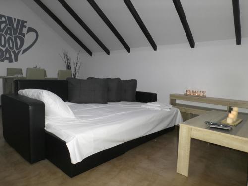 Ένα ή περισσότερα κρεβάτια σε δωμάτιο στο Armonia Apartment