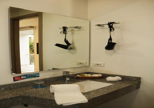 Un baño de Hotel Portal Del Norte