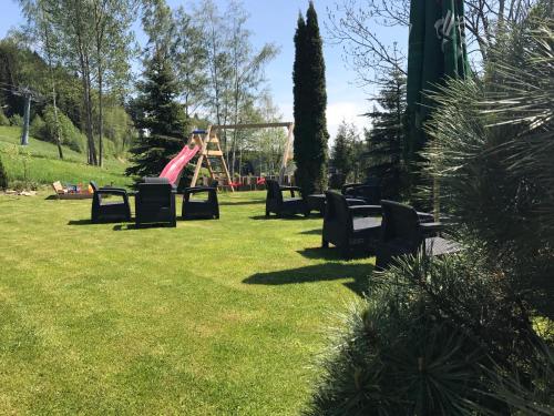 Ein Garten an der Unterkunft Lucni Dum