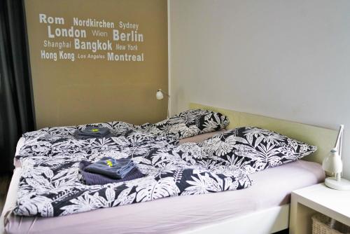 Кровать или кровати в номере Hostel Nordkirchen by Frerichmann