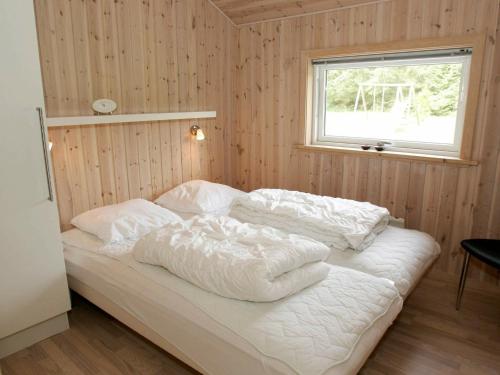 Katil atau katil-katil dalam bilik di Agger Havn Three-Bedroom Apartment 04