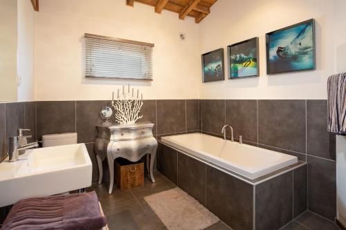 Ένα μπάνιο στο Penthouse le Bartavel - Chamonix All Year