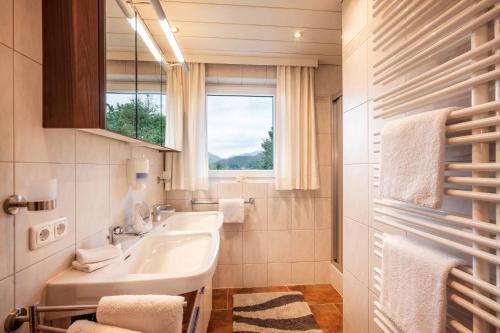 Kylpyhuone majoituspaikassa Exclusive Appartement Chalet