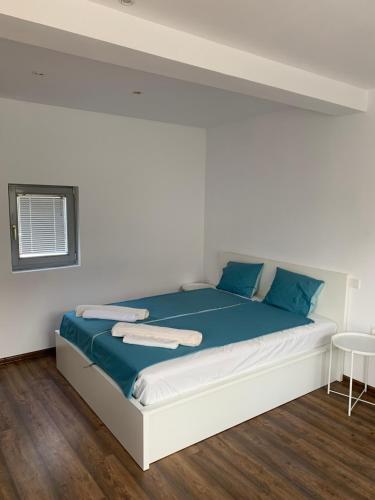 A bed or beds in a room at Lilia 4 Self-Check in apartment