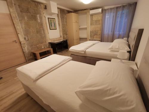 Ένα ή περισσότερα κρεβάτια σε δωμάτιο στο Spacious 140m2 Downtown 3 Bedroom Apartment