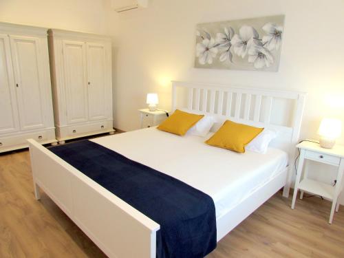 سرير أو أسرّة في غرفة في Lupetina