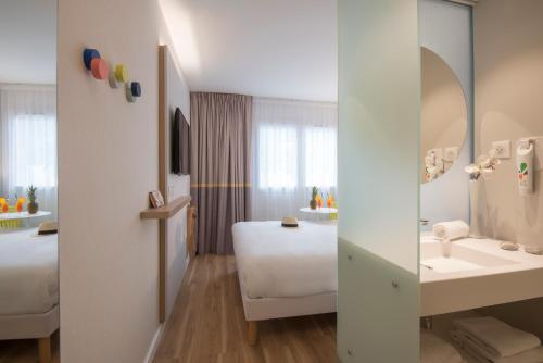 Un ou plusieurs lits dans un hébergement de l'établissement ibis Styles Nice Cap 3000 Aéroport