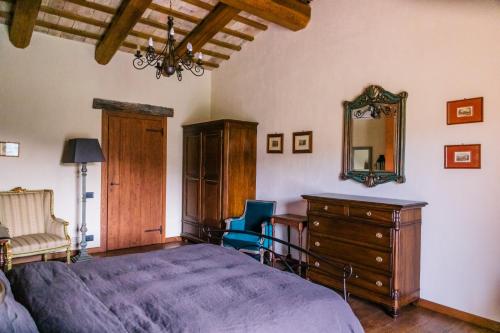 a bedroom with a bed and a dresser and a mirror at B&B Torre Dell'Angelo in Citta' Sant'Angelo
