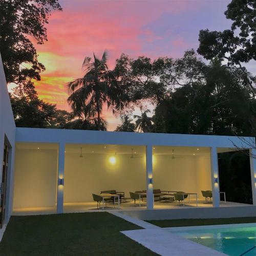 Der Swimmingpool an oder in der Nähe von UYANA Boutique Hotel and Retreat ADULTS ONLY