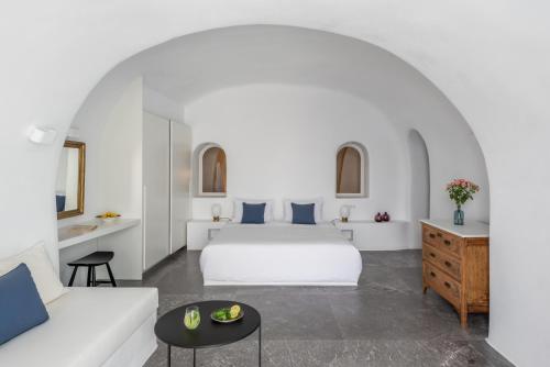 Postel nebo postele na pokoji v ubytování Chelidonia Luxury Suites