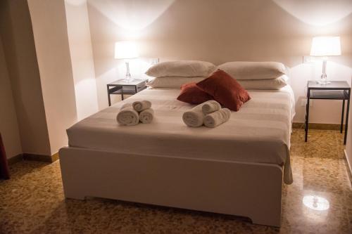 a bedroom with a bed with two towels on it at Modern Apartments in Palestrina