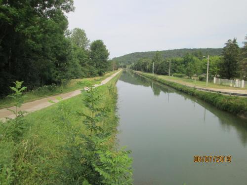 a river next to a dirt road and trees at GITE A SAINT-REMY (21500) in Saint-Rémy