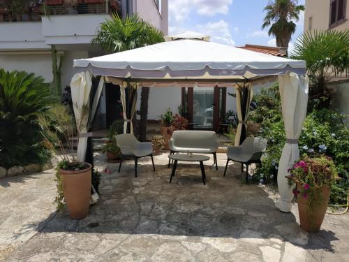 Patio nebo venkovní prostory v ubytování B&B Tra i mari del Salento