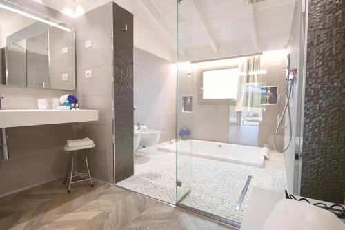 Eliantos Boutique Hotel & Spaにあるバスルーム