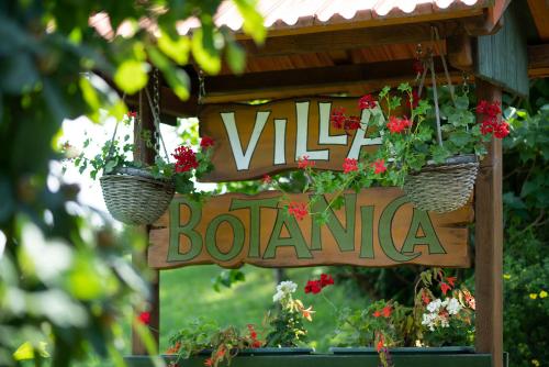 a sign that says ville bolania with flowers in it at Villa Botanica in Mirkovec