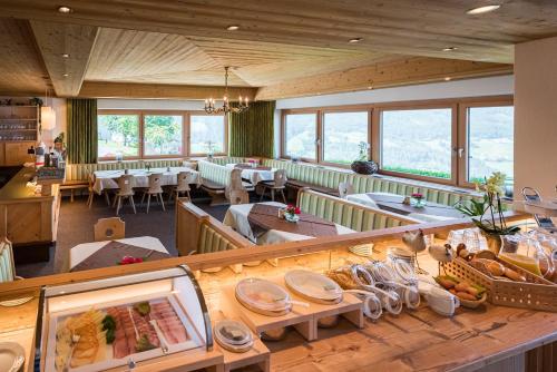 a restaurant with a table with food on it at Ferienpension Steiner in Weerberg