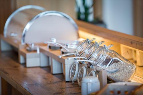 a counter with a bunch of wine glasses on it at Ferienpension Steiner in Weerberg