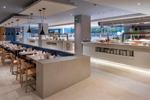 Restoran atau tempat lain untuk makan di Caprici Beach Hotel & Spa
