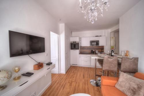 Телевизор и/или развлекательный центр в La petite Venise