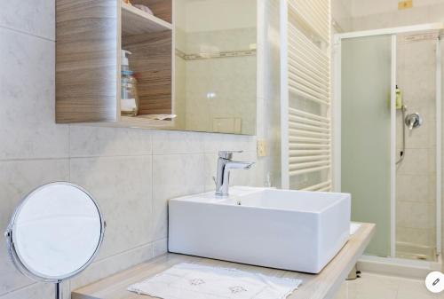 a bathroom with a white sink and a mirror at Casa Gallieno nel cuore di Verona in Verona