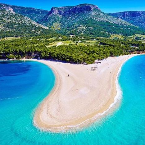 an aerial view of a beach in the ocean at Vila Dora Supetar in Supetar