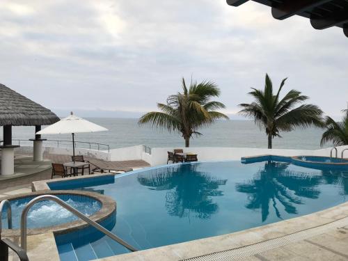 Πισίνα στο ή κοντά στο Departamento Frente al Mar -MANTA