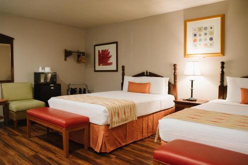 A bed or beds in a room at Alamo Inn and Suites - Convention Center