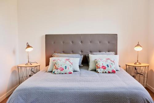 Le Rayon de Soleil - appartement 2 chambres 90m2 tesisinde bir odada yatak veya yataklar