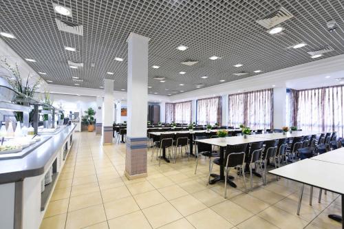 Zona business o sala conferenze di HI - Eilat Hostel