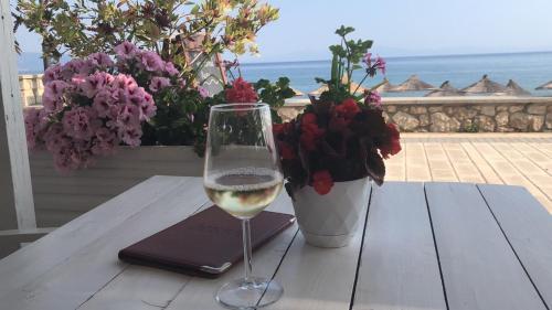 Gallery image of Hotel Riviera in Qeparo