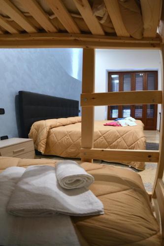 a room with two bunk beds in a room at Bed & breakfast "MAZZINI" in Leverano