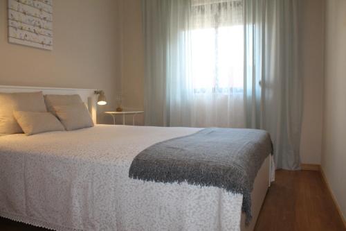 Postel nebo postele na pokoji v ubytování Charming Baixa II