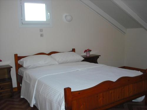 A bed or beds in a room at Kostas--Sarantis