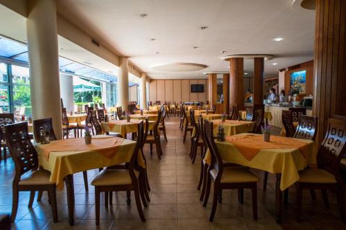 Restaurace v ubytování Park Hotel Perla