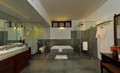 Koupelna v ubytování Getaway Beach Resort Kovalam