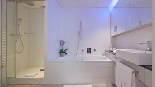 Et badeværelse på Swiss Luxury Apartments