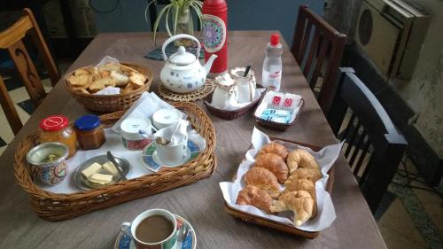 a table with baskets of food and coffee on it at En La Plata Hostel El Pampa in La Plata