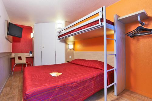 A bed or beds in a room at Premiere Classe Lille Nord - Tourcoing