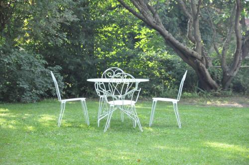 Taman di luar Manoir de la Manantie - Teritoria