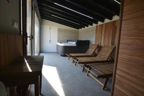a room with two chairs and a sink in a room at El Pontón de Lanchares in Lanchares