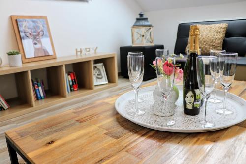 a table with wine bottles and glasses on it at Zythogite Appartement 6 personnes avec jardin, bbq in Tintigny