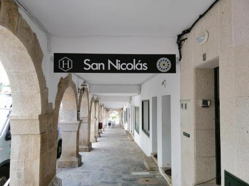 a street sign in front of a building at Casa San Nicolás in Portomarin