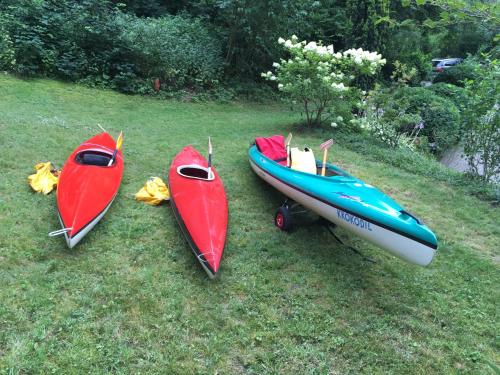 three kayaks sitting on the grass in a field at Triangel in Schmilau